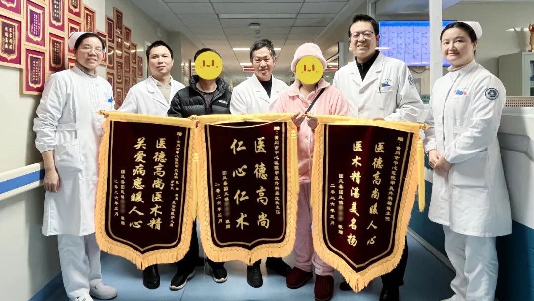 三面锦旗，她给家乡医院“五星好评”